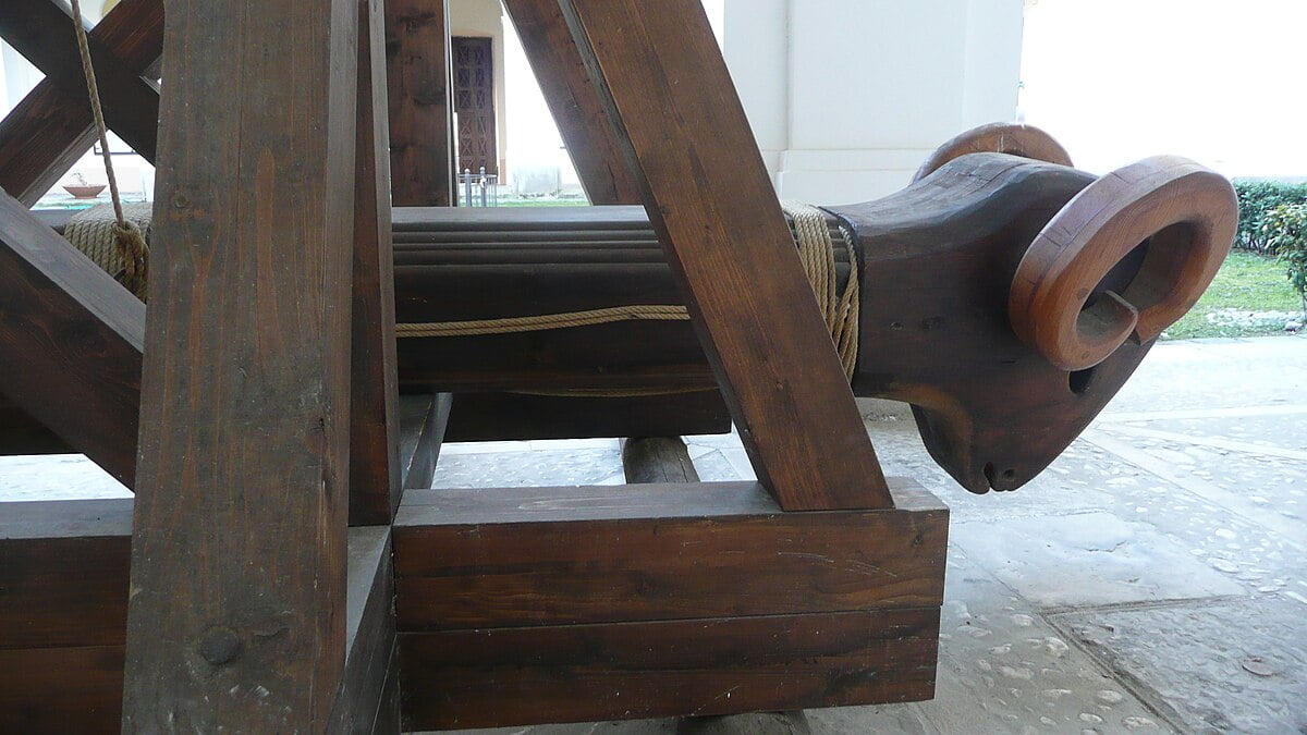 Battering ram head